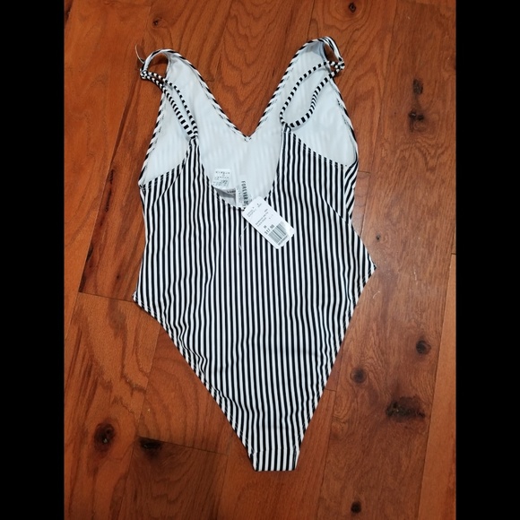 Forever 21 swimsuit - Picture 2 of 2